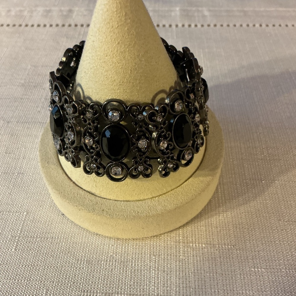 Black Resin and Rhinestone Gun Metal Stretch Bracelet